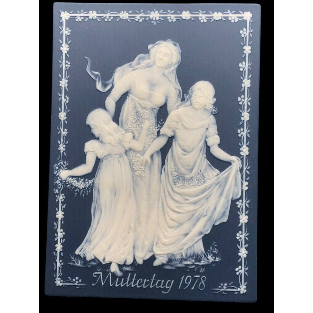 Villeroy & Boch-Mettlach 1978 Muttertag Jasperware Plaque 8.25" X 5.75" Blue & W
